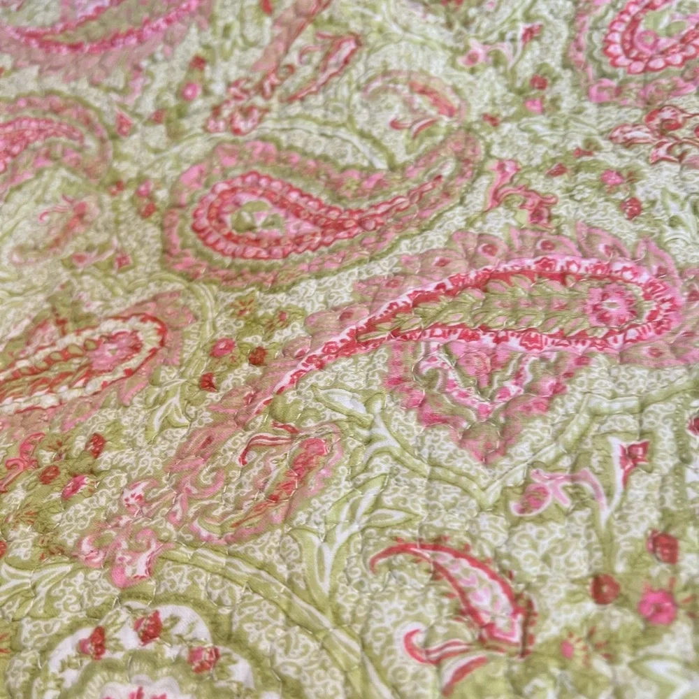 VNTG cotton Green & Pink paisley quilted twin size blanket Set with three sham